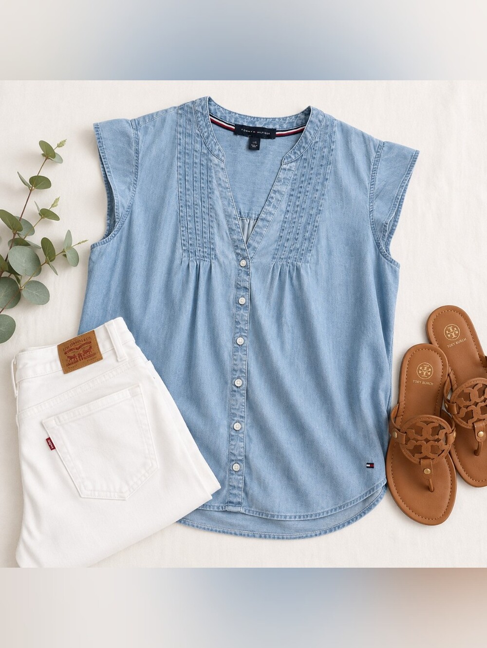 Tommy Hilfiger Women’s L Chambray Denim Blouse Light Blue Pintuck V Neck